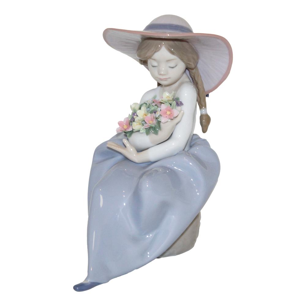 My Sister's Attic | Lladro Lladro 5862 Bouquet Girl Figurine